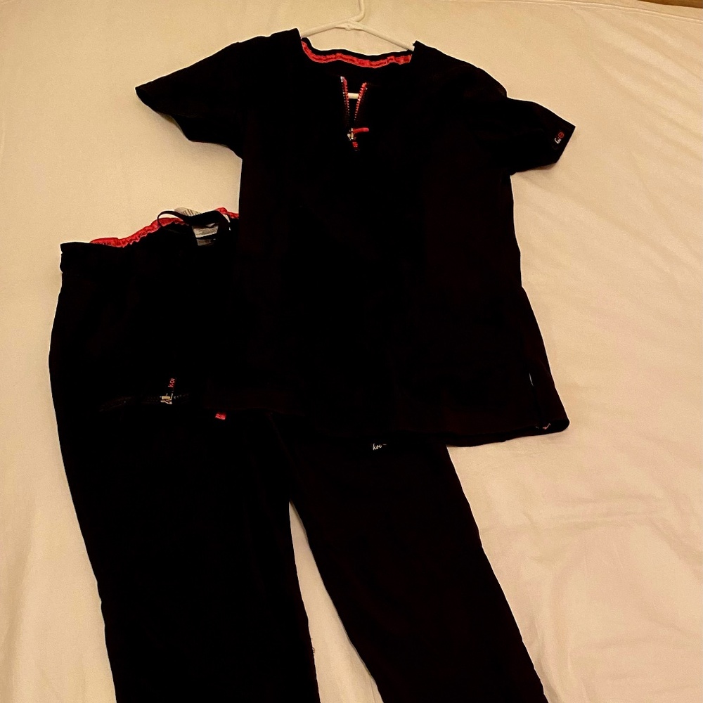 XS Koi Lite Black Scrubs